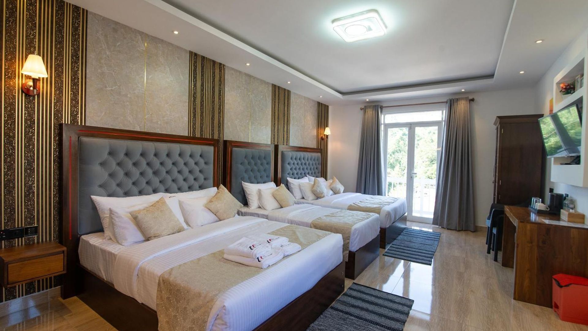 Twin Red - Luxury With Mountain View *