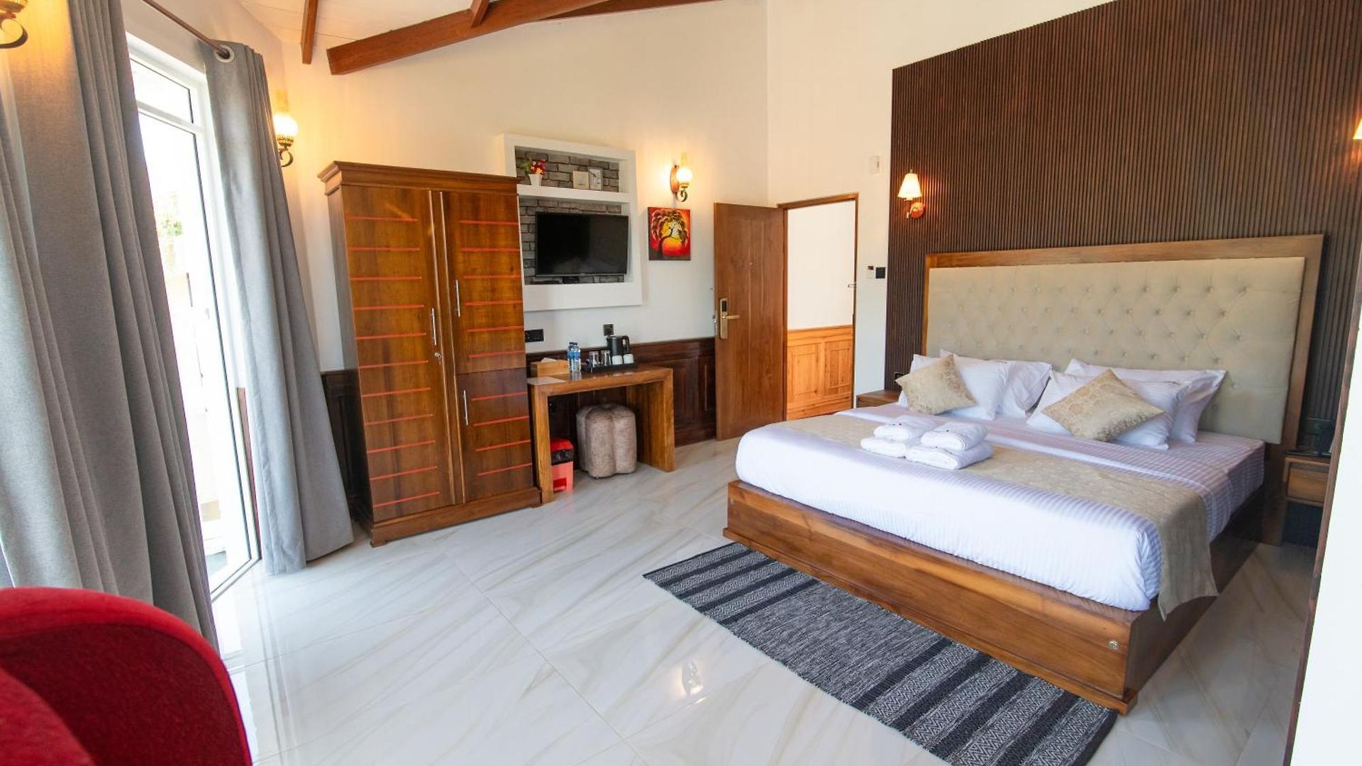 Twin Red - Luxury With Mountain View Hotel *