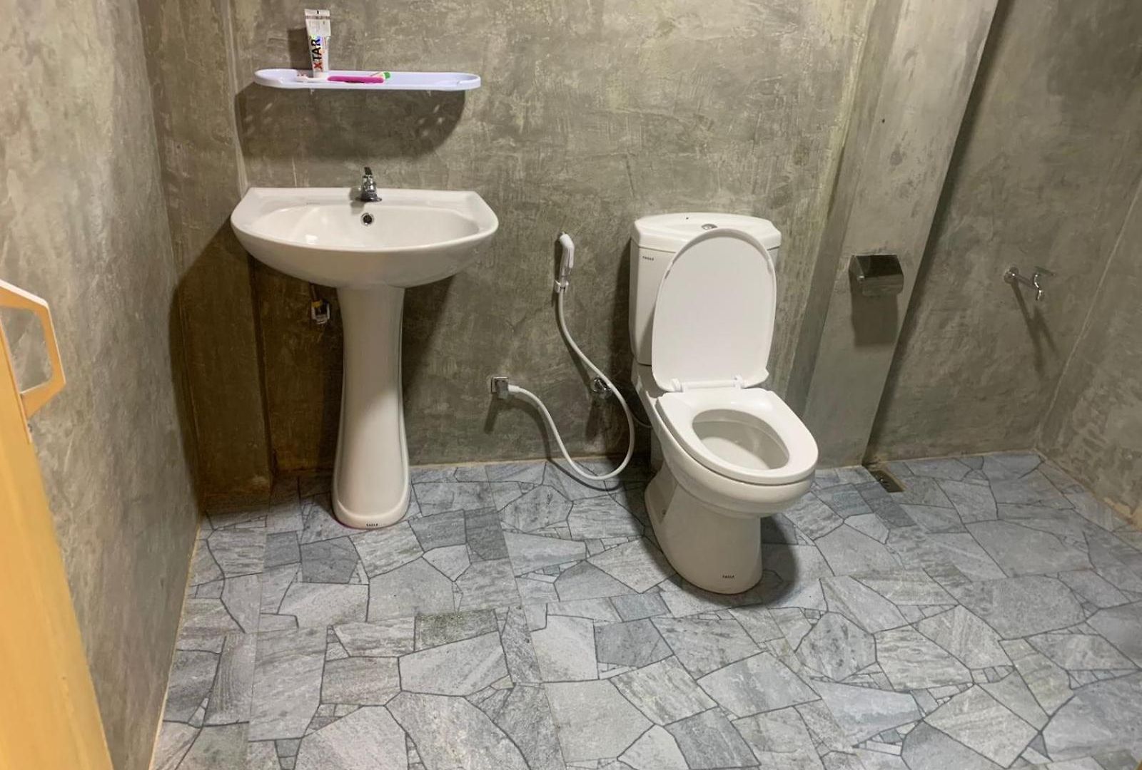 20/20 Wood Homestay