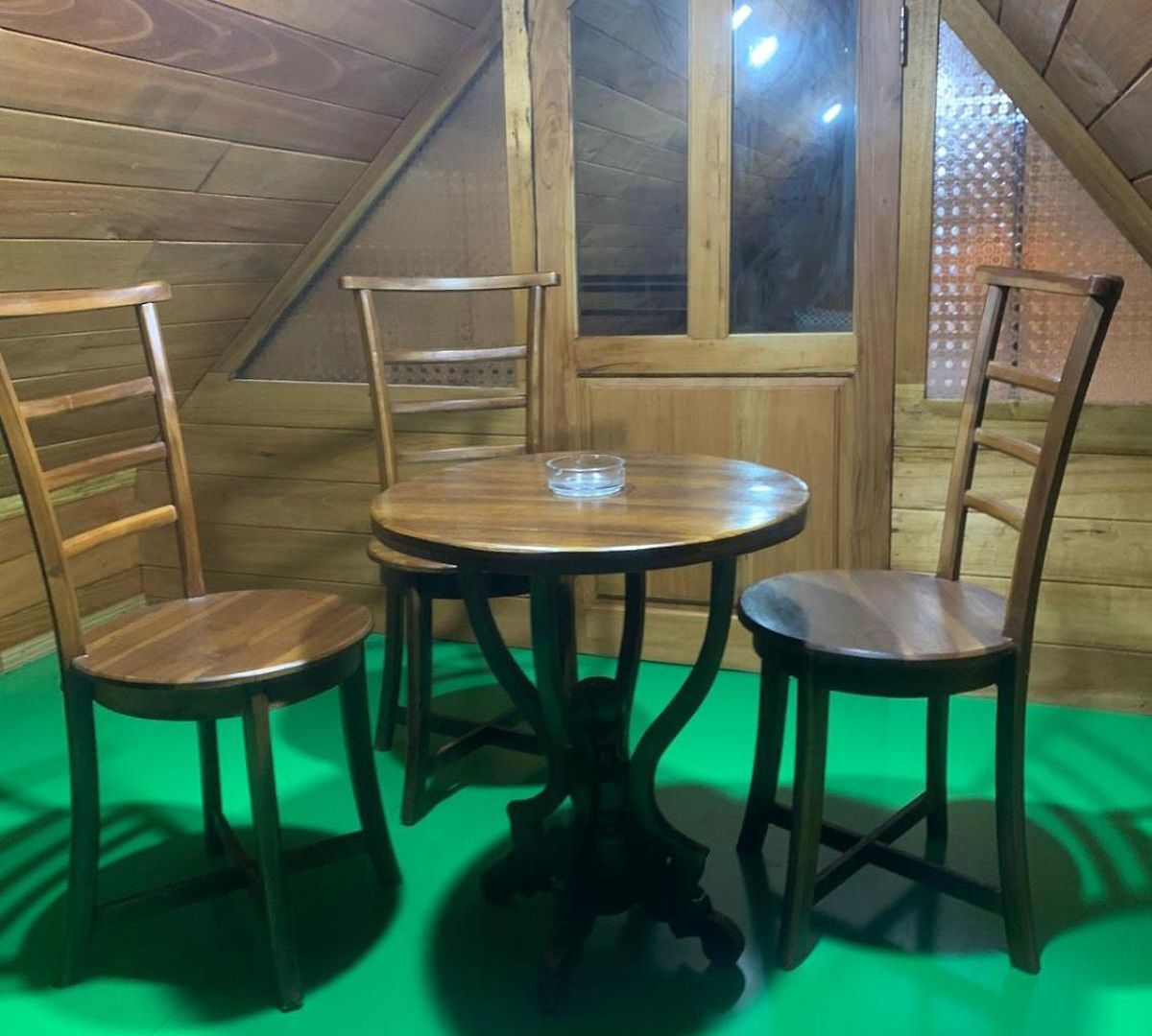 20/20 Wood Homestay Nuwara Eliya