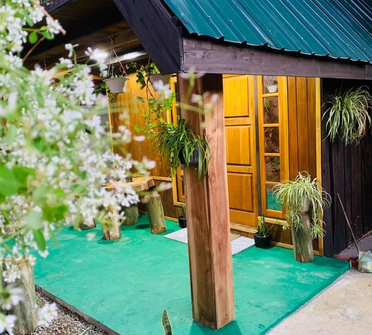 20/20 Wood Homestay Nuwara Eliya