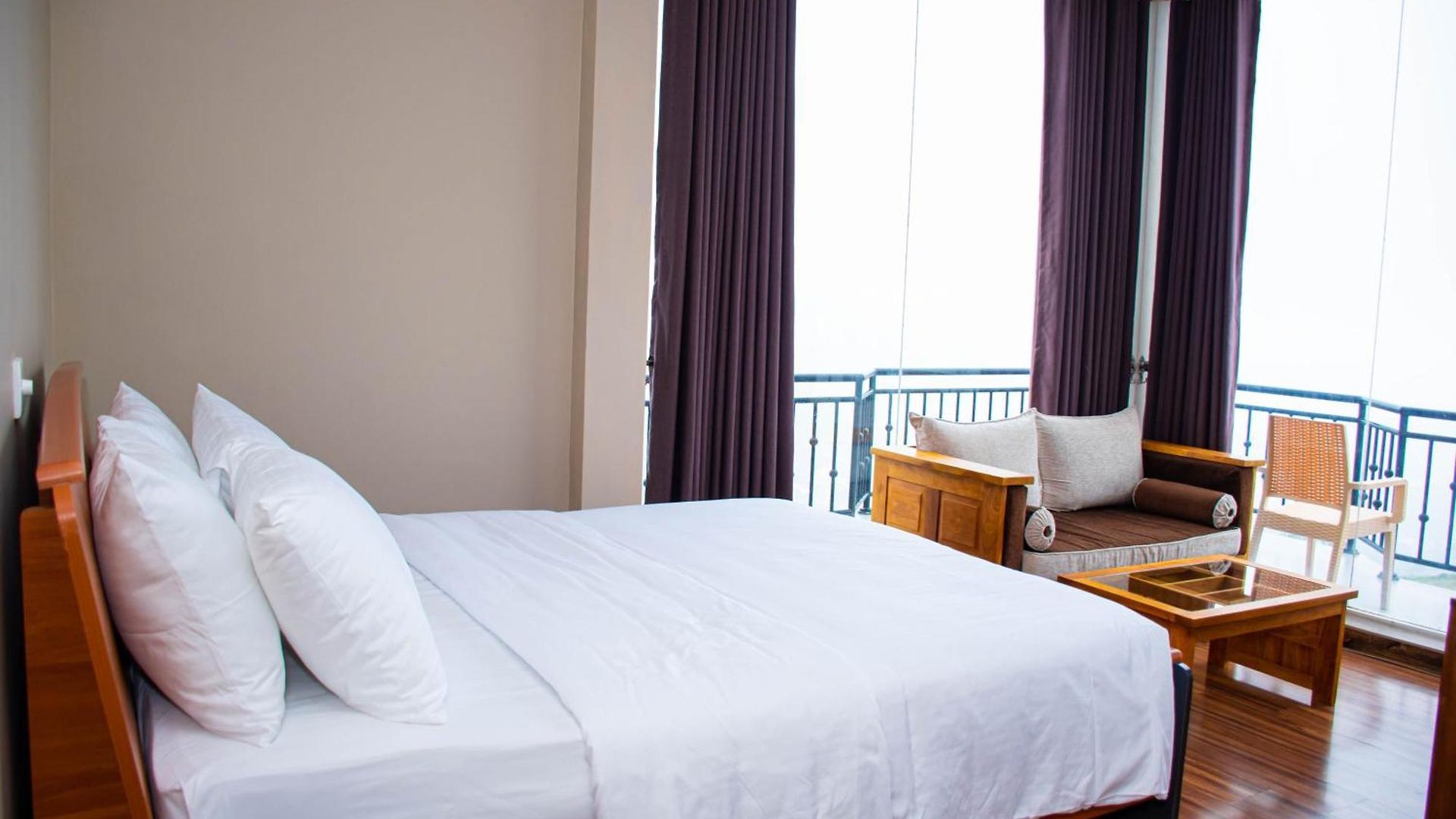 Universal Hills Hotel