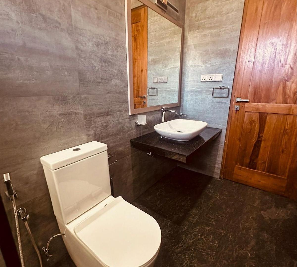 Vogue - Black Pool Hotel