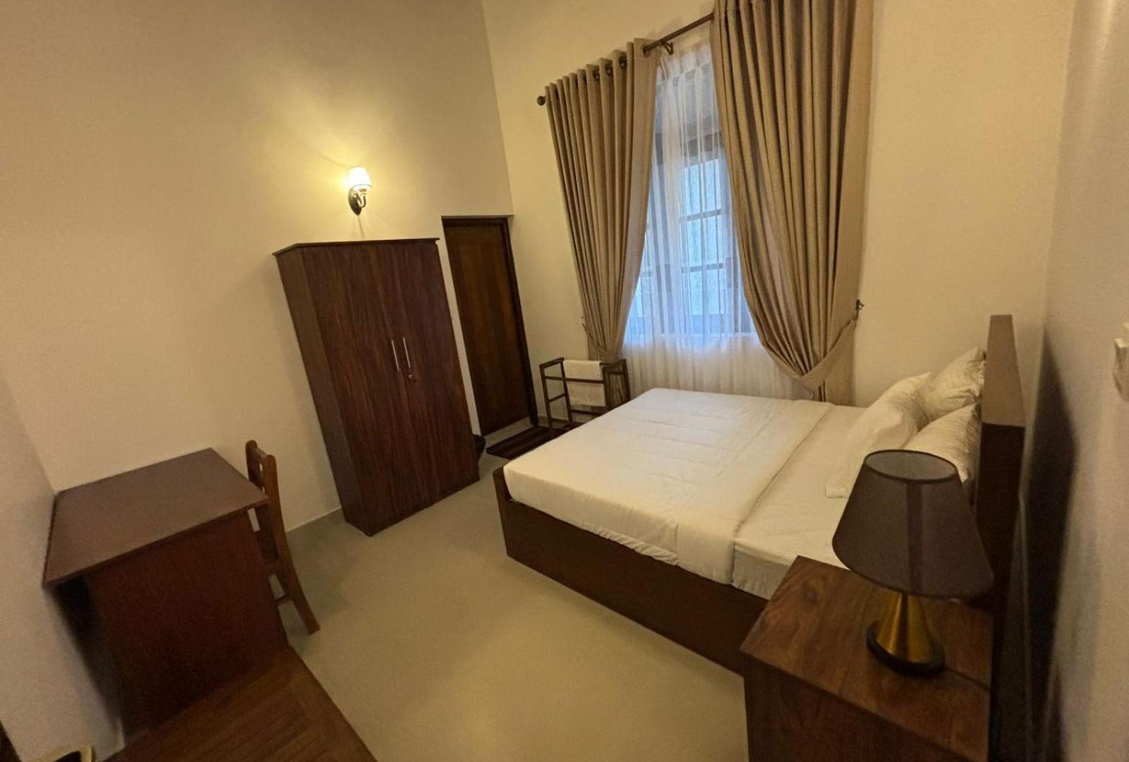 Collingwood Queen - Boutique Bed & Breakfast