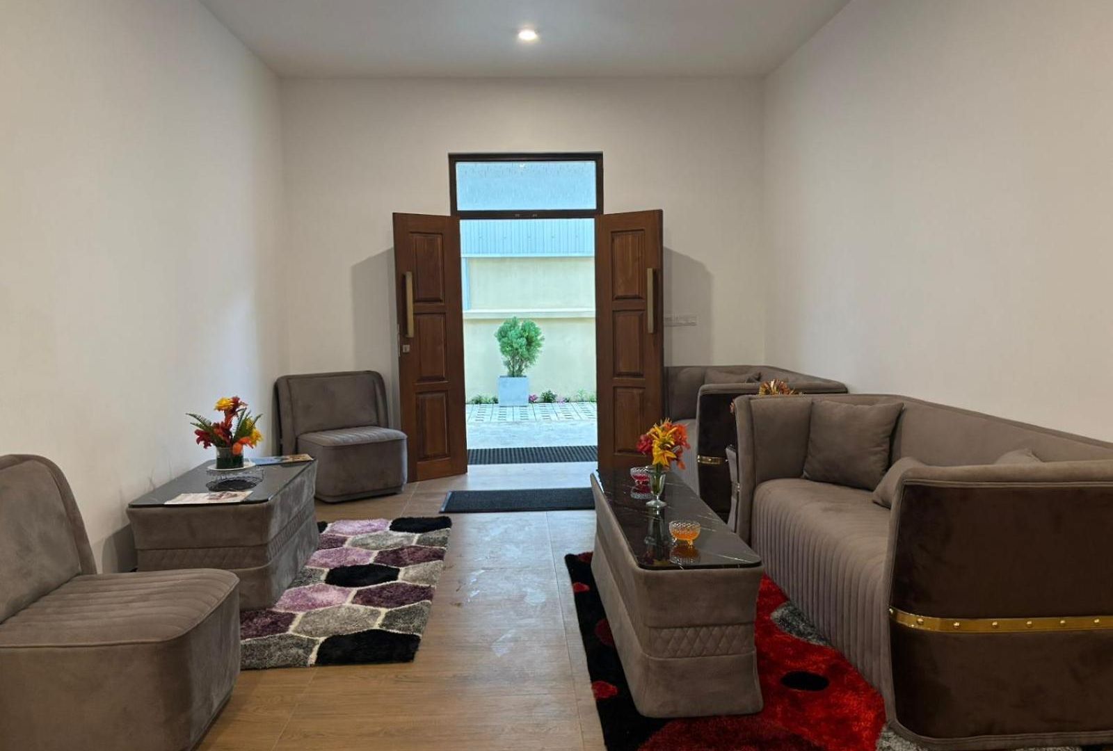 Collingwood Queen - Boutique