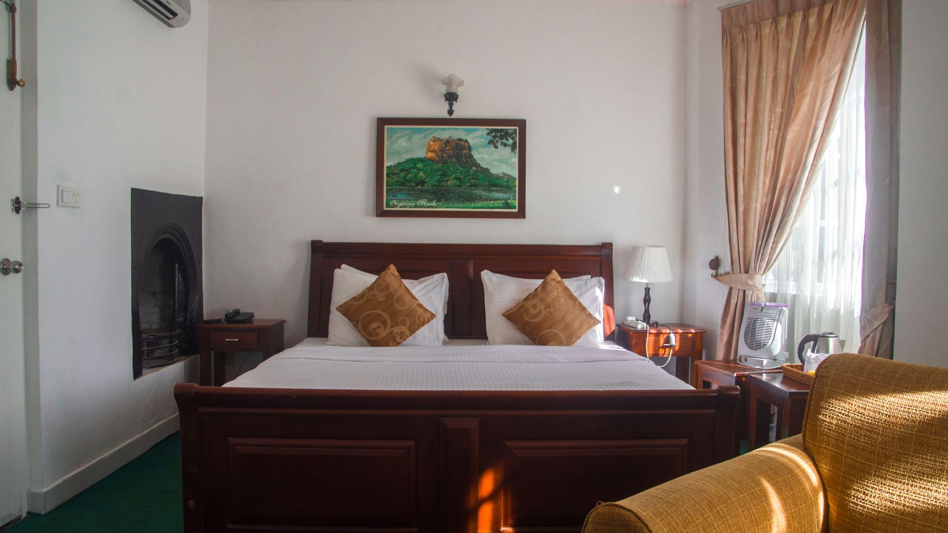 The Rock Hotel 3*