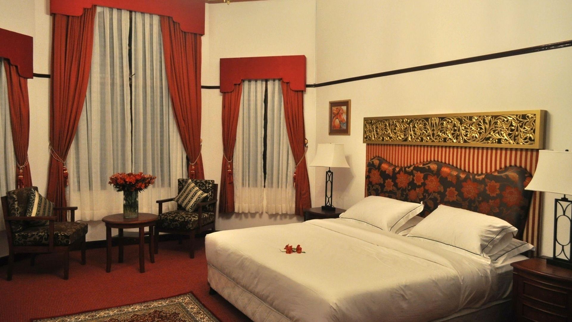 Royal Cocoon -