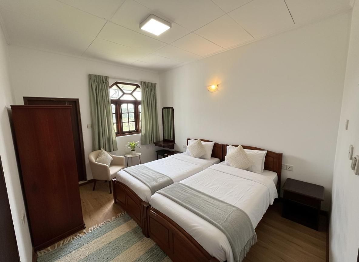 Kings Hotel *