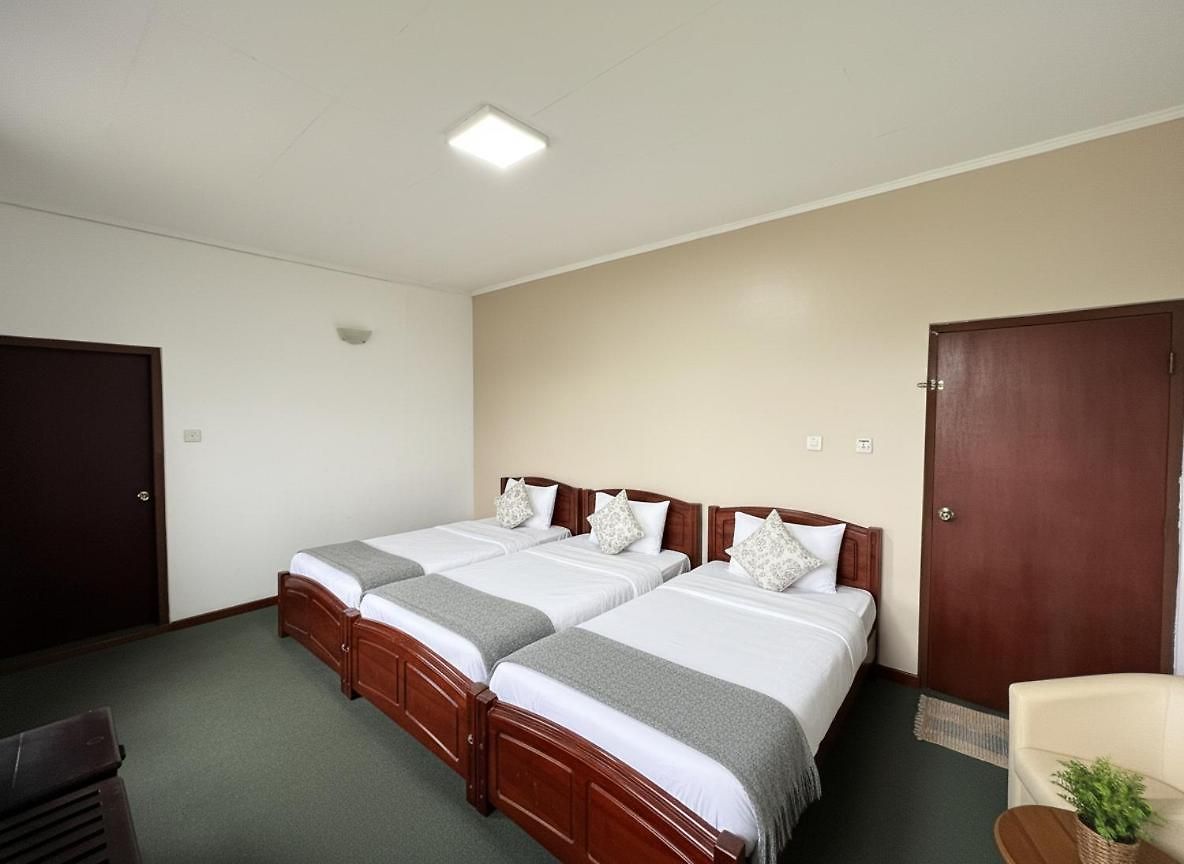 Kings Hotel *