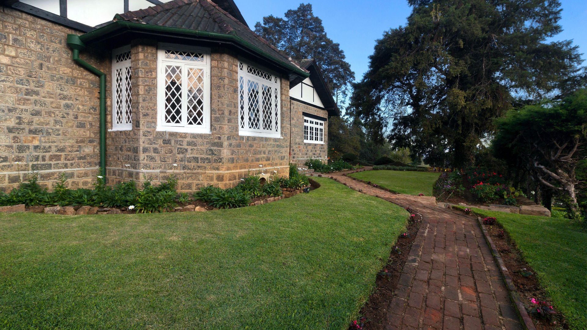 Villa Scottish Planter Bungalow- Thema Collection *