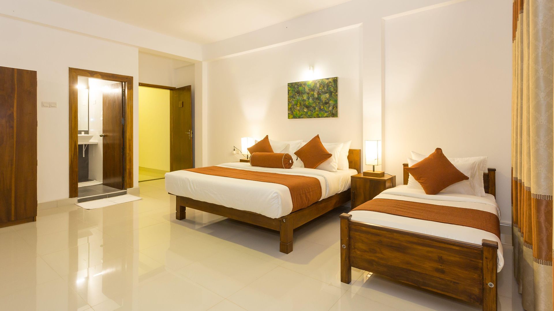 Hotel Grand Camellia 2*