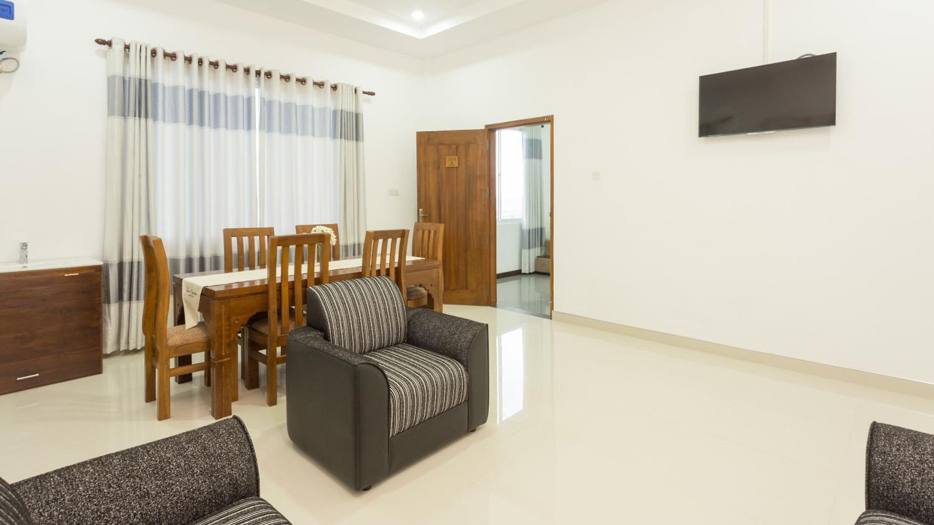Hotel Grand Camellia 2*