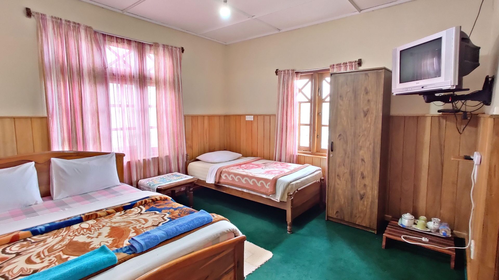Carnation Rest 4*