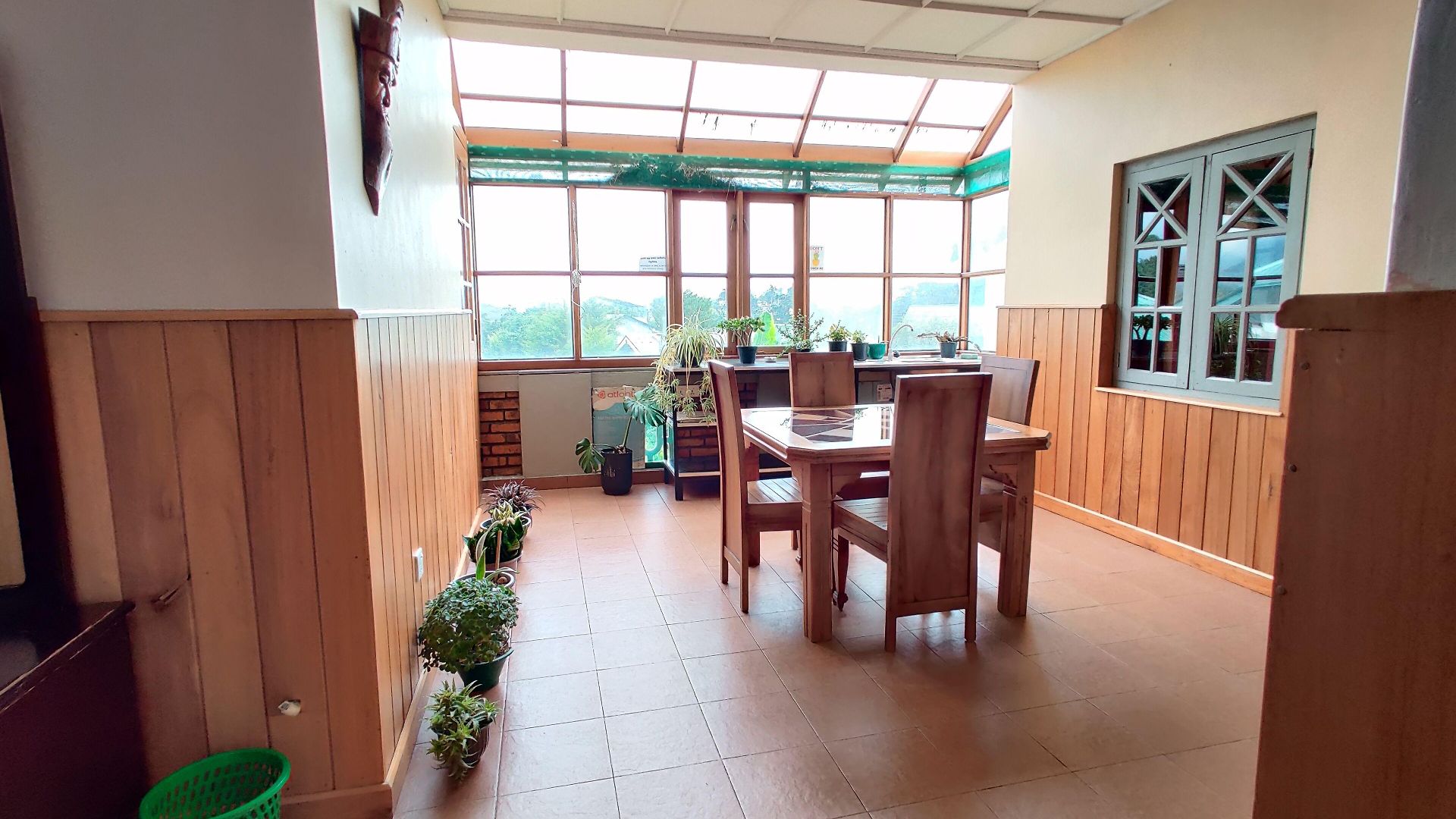 Carnation Rest 4*