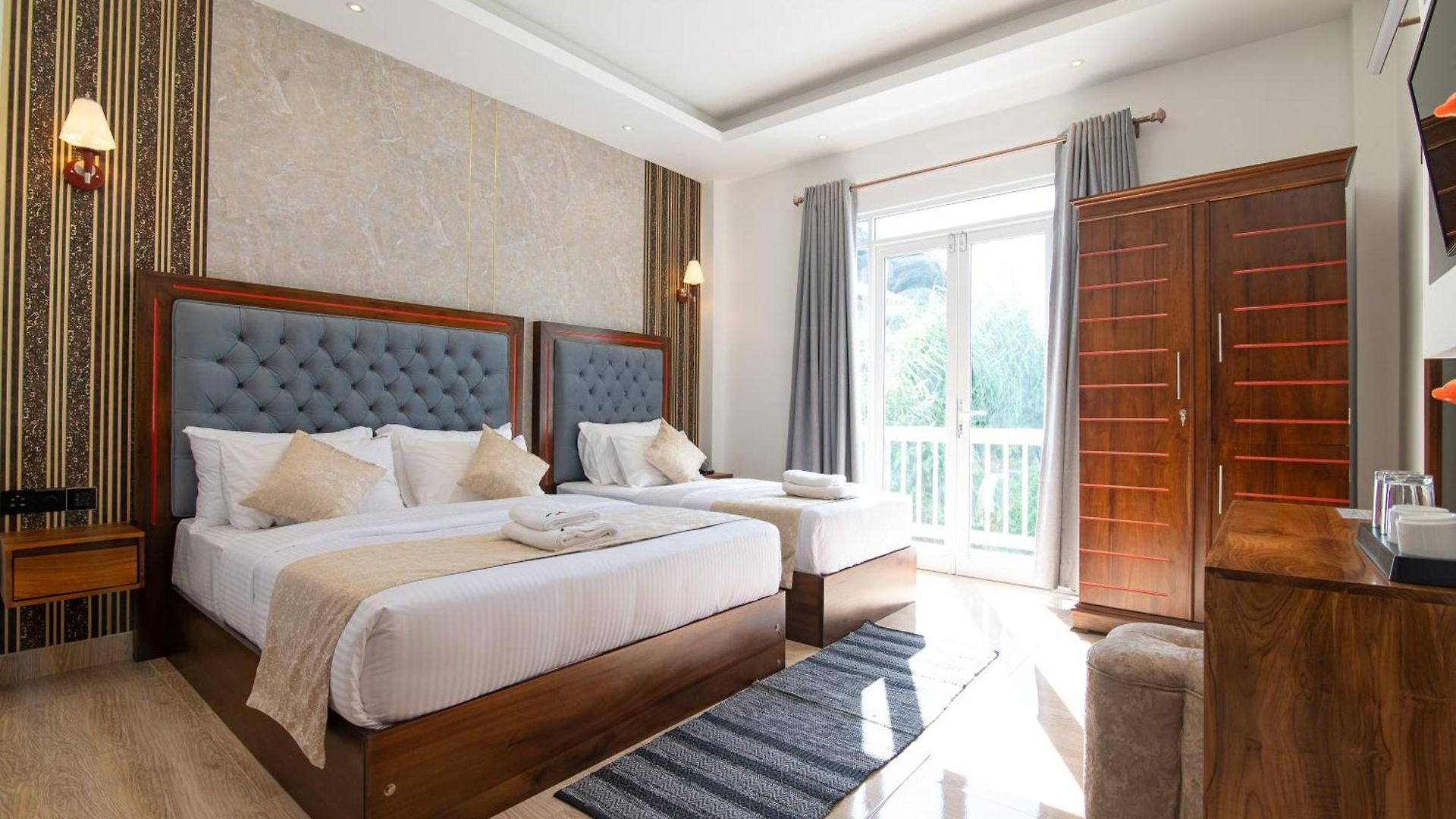 Hotel Twin Red - Luxury With Mountain View