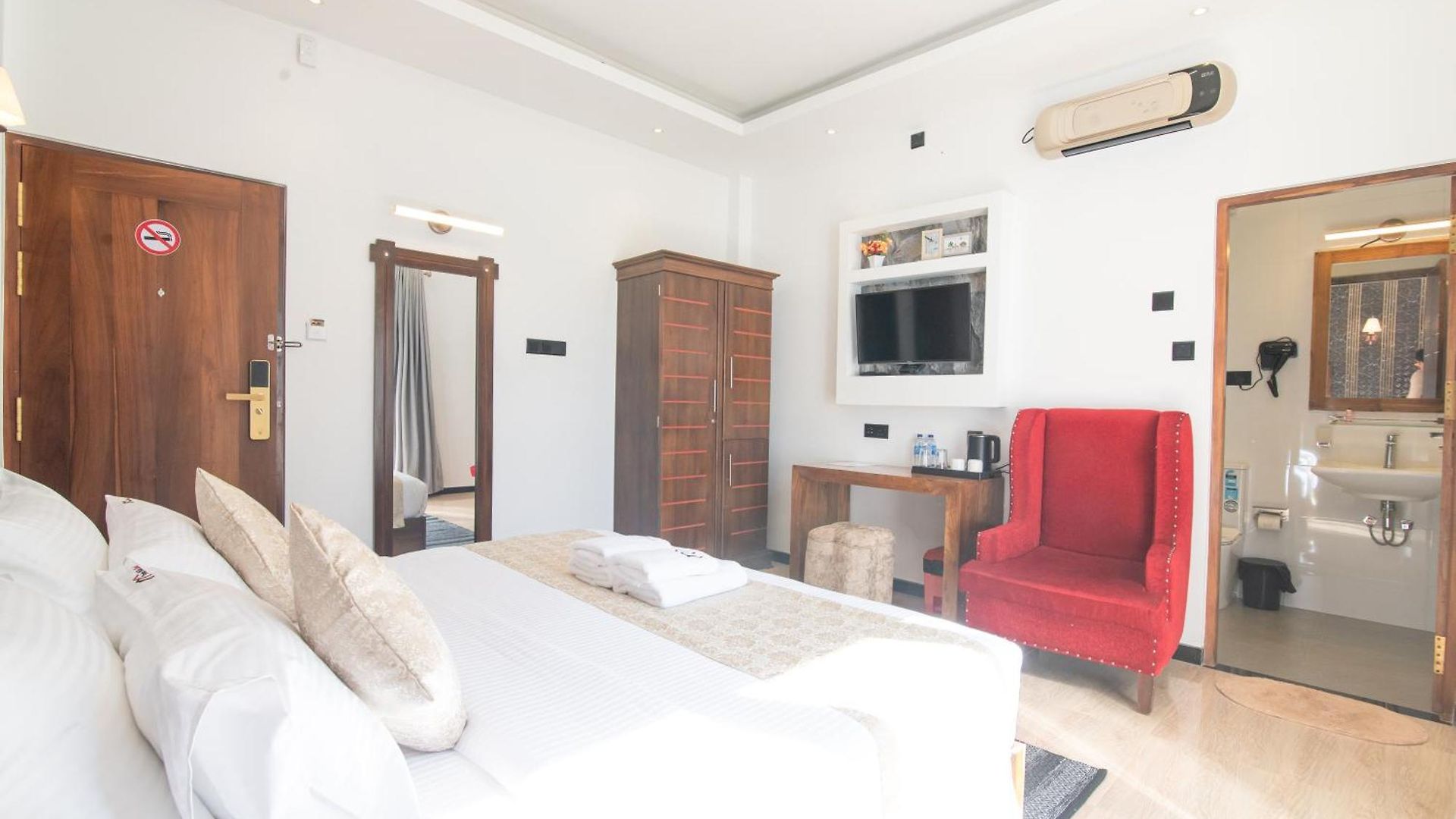 Twin Red - Luxury With Mountain View *
