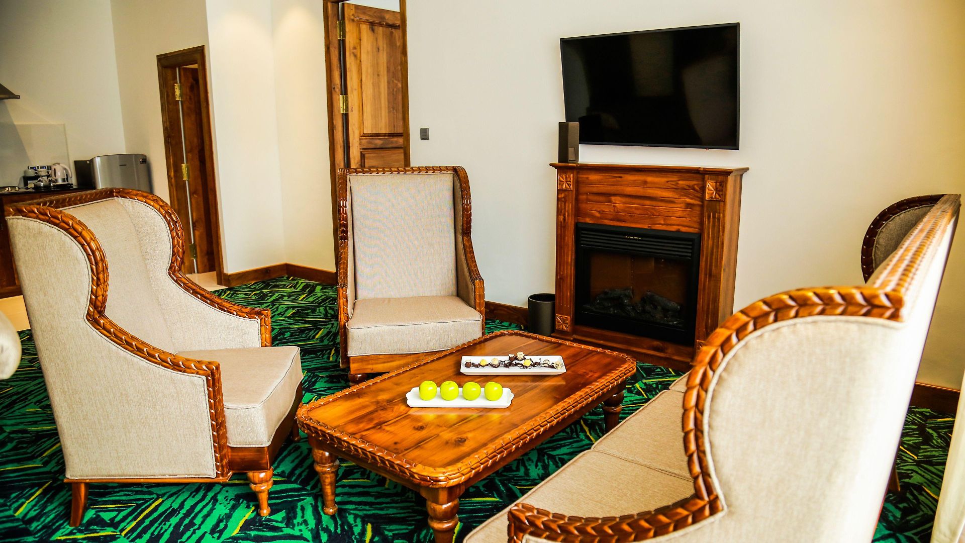 Hotel Araliya - Your Gateway To Everything In