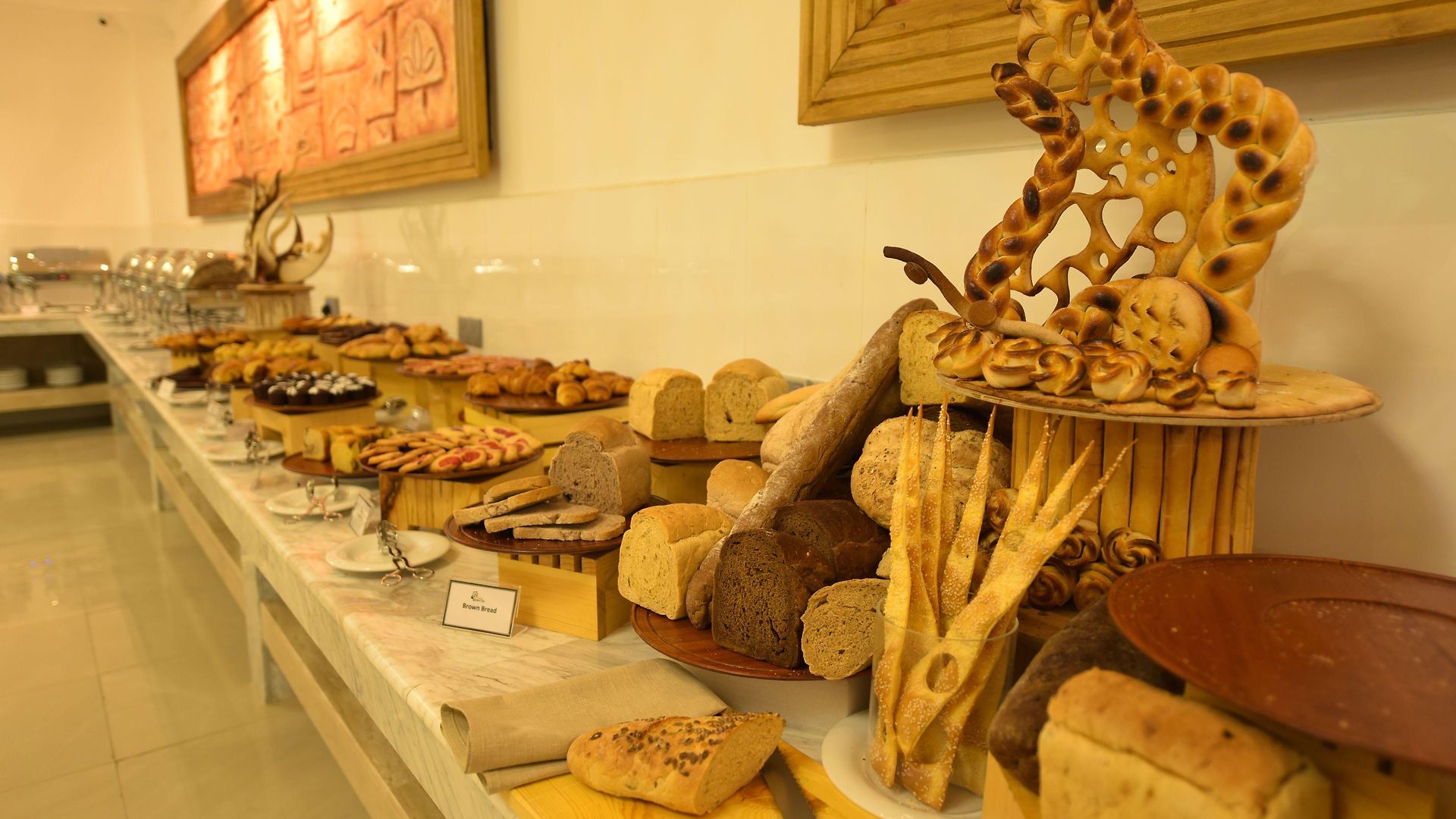 Araliya - Your Gateway To Everything In Hotel