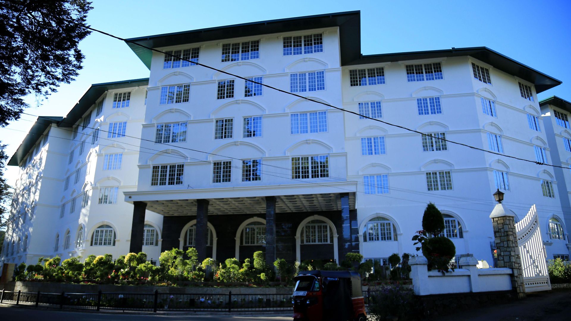 Hotel Araliya - Your Gateway To Everything In 5*