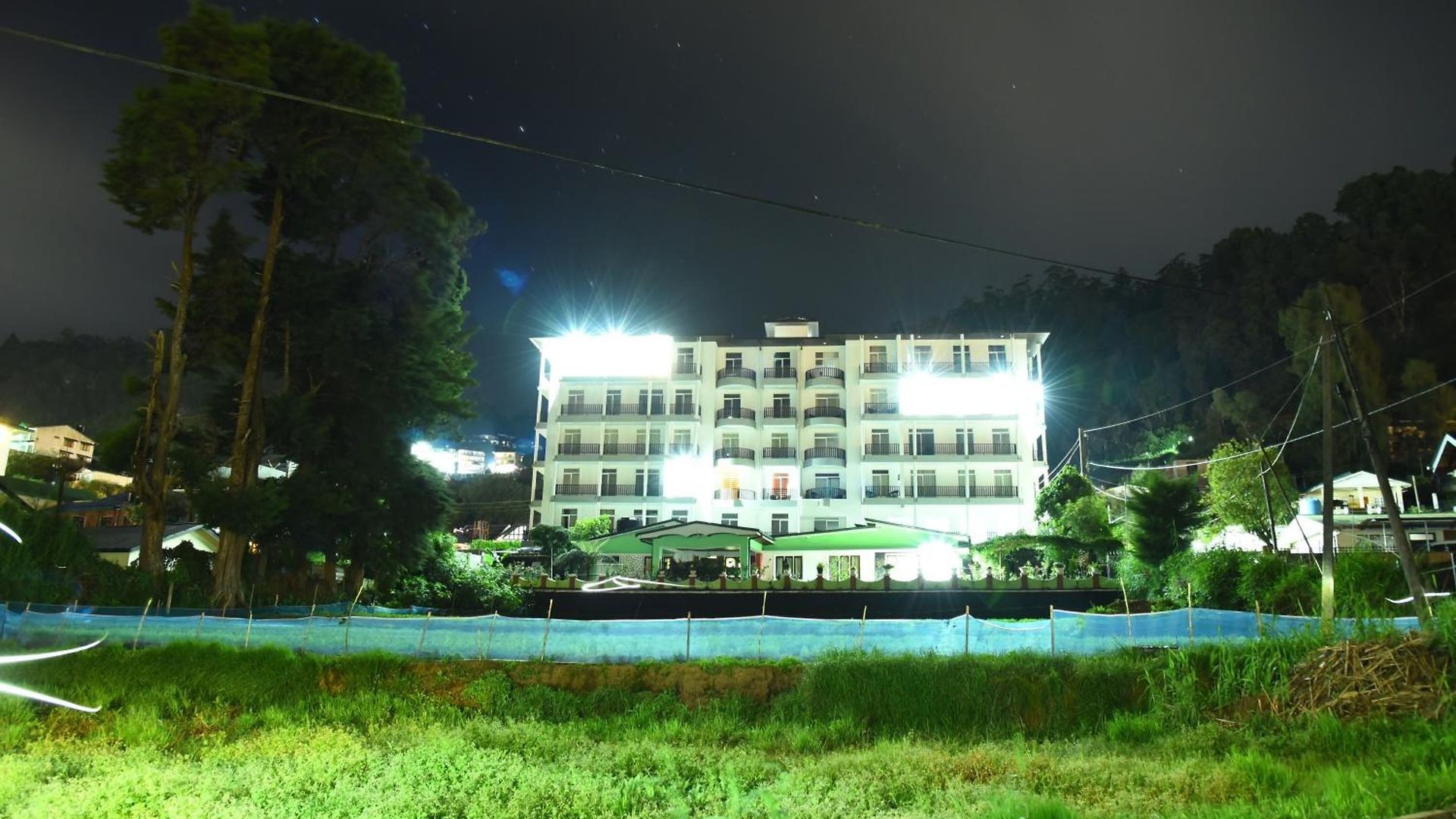Emirates Luxury * Nuwara Eliya