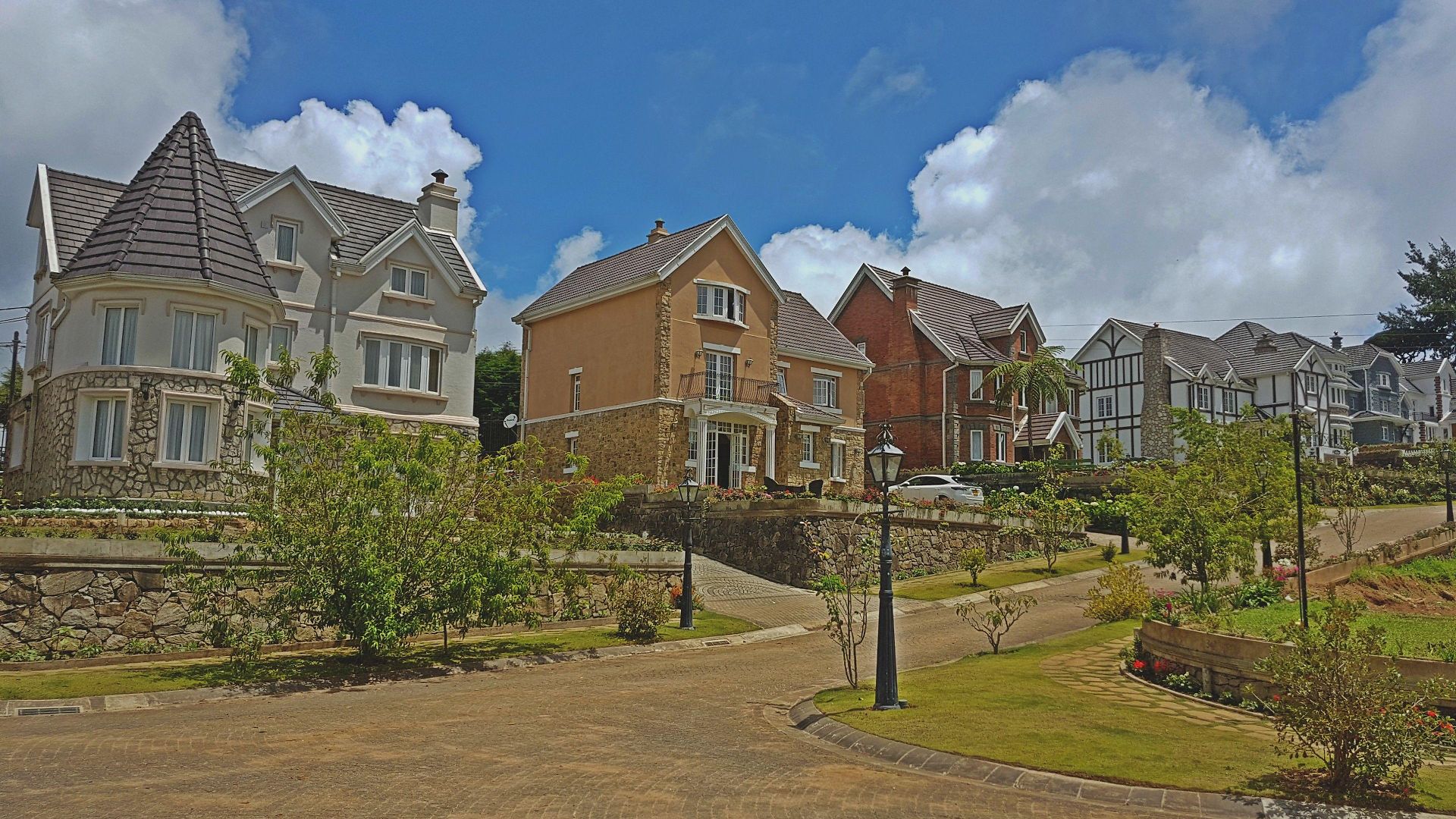 Cheltenham - Little England *