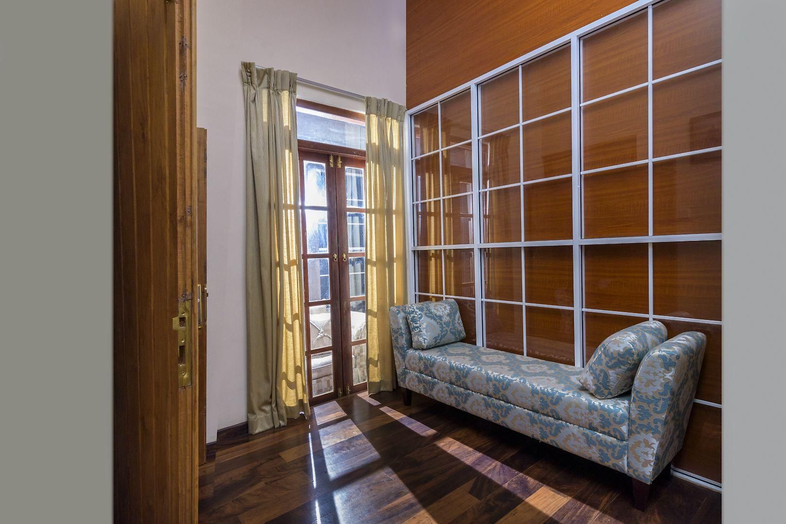 Lemon Court Villa *