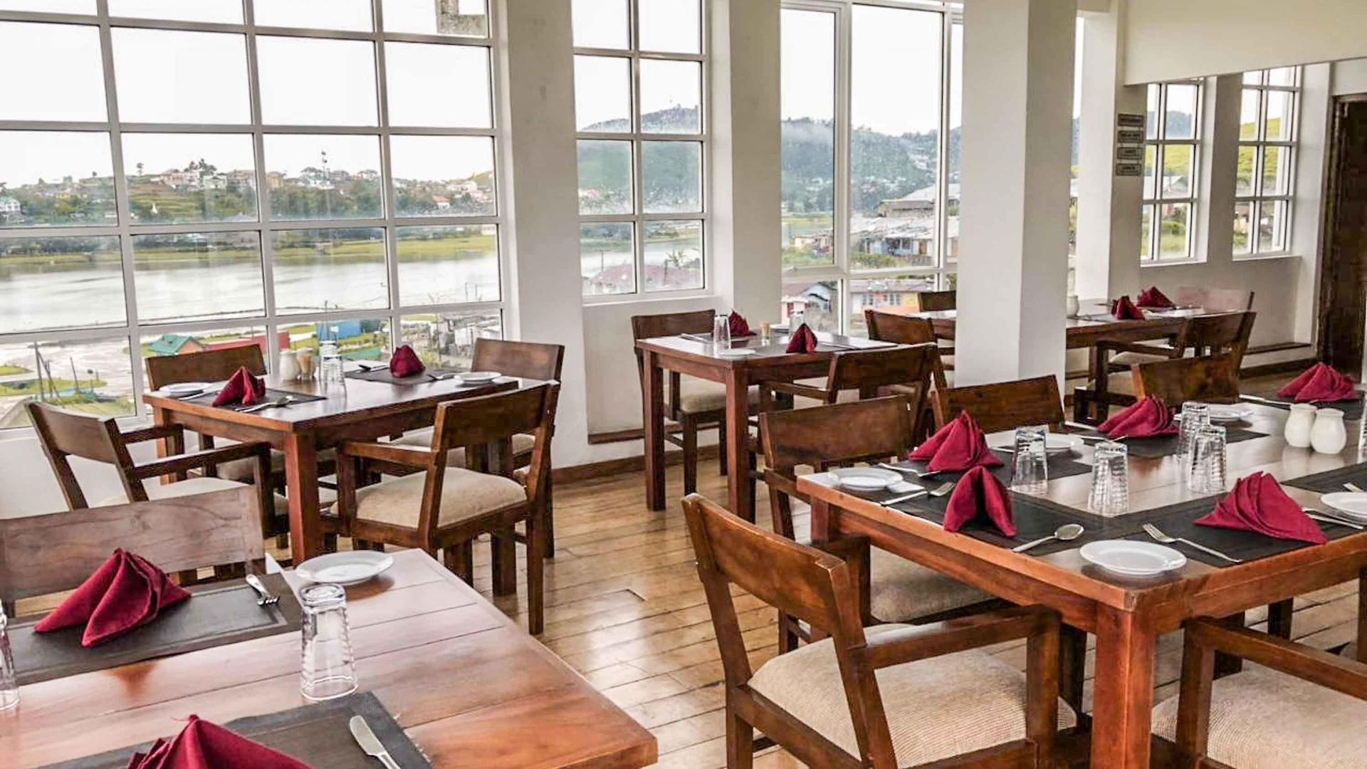 Hotel Leisure Village Nuwaraeliya 3*