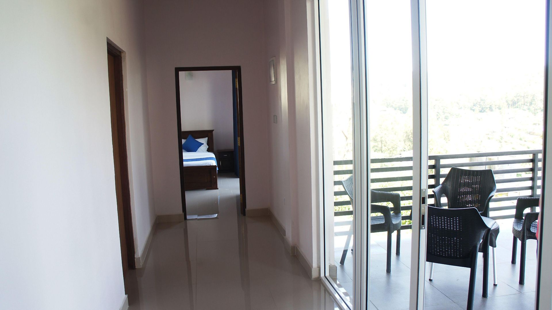 J's Hotel 3*