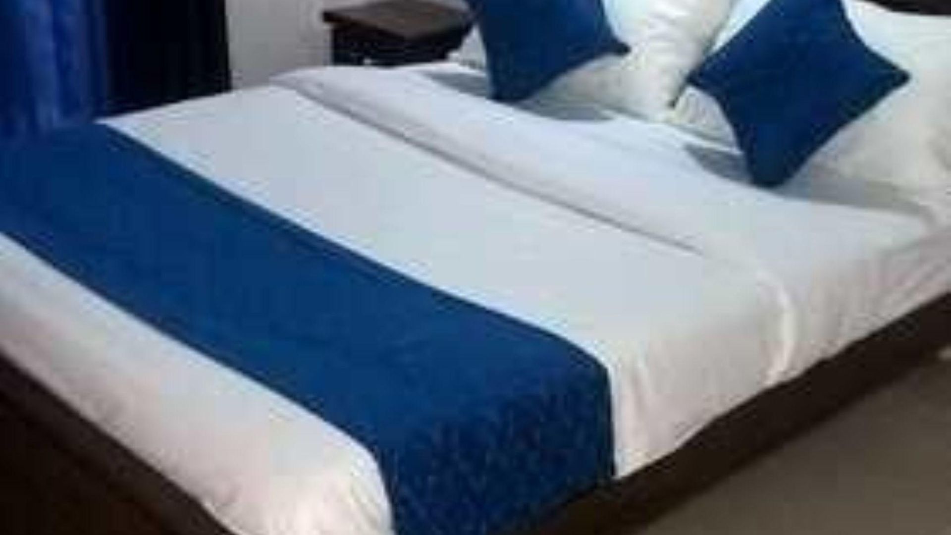 Hotel J's