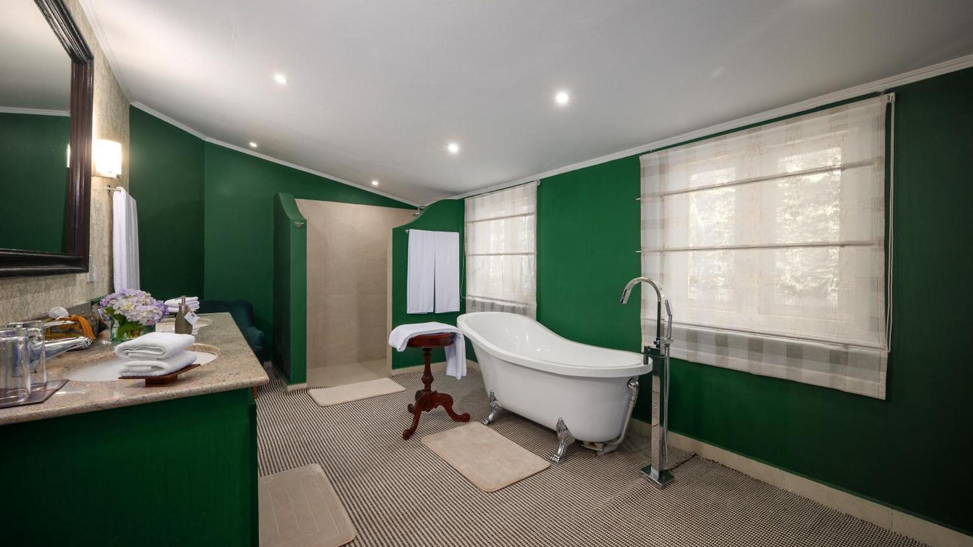 Hill Rise Luxury & Stables By Edwards Collection -