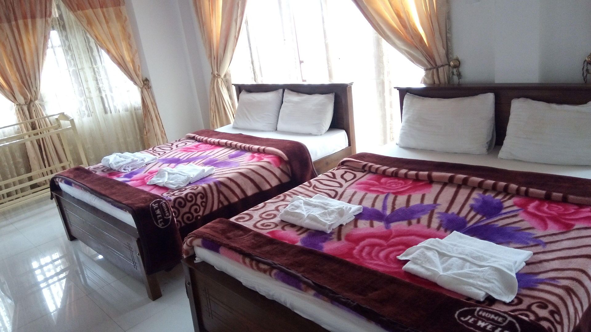 Oviya Guest Inn