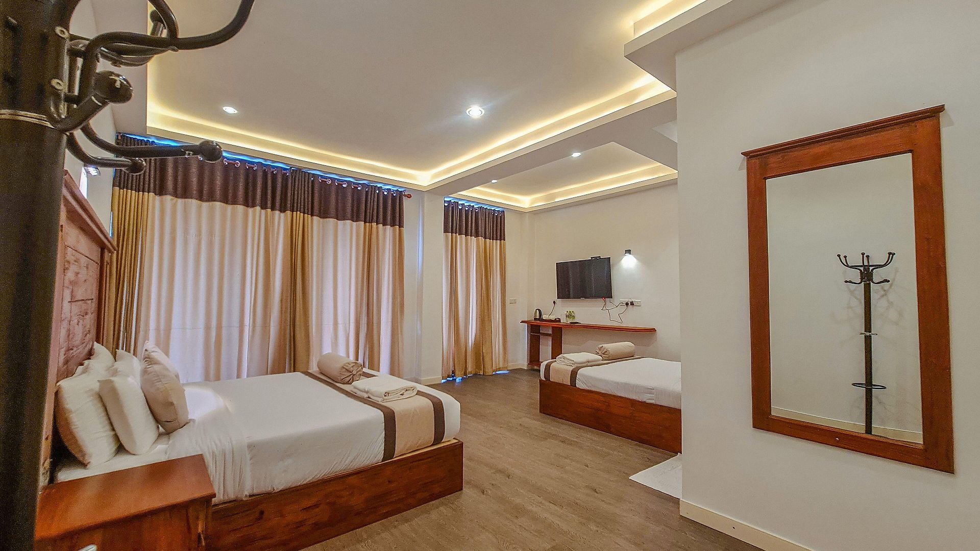Rich Hotel