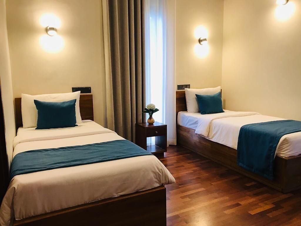 Bulwark Hotel *
