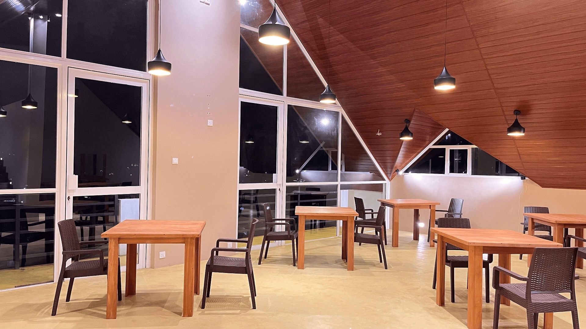 Hotel Queens Mount Glen Heights 2*