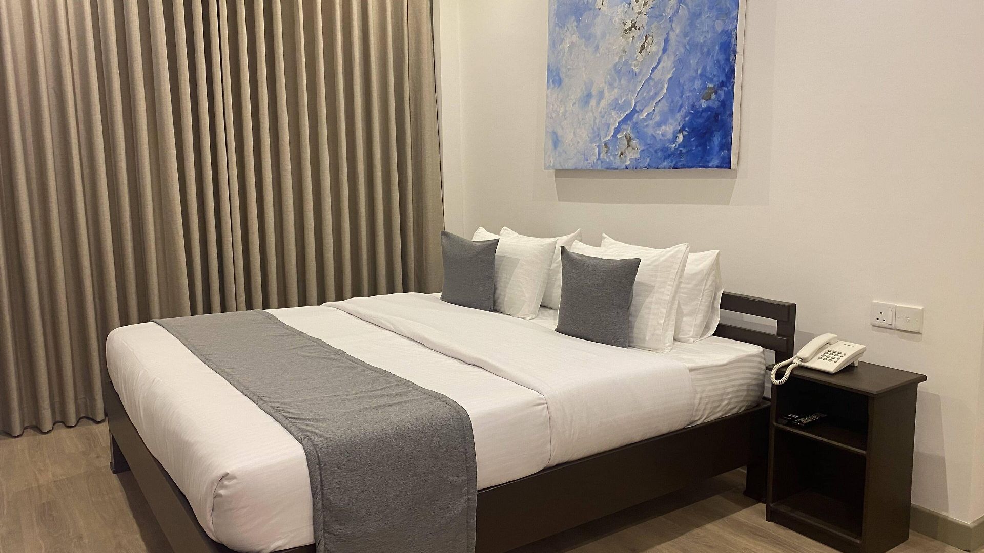 Hotel Queens Mount Glen Heights 2*