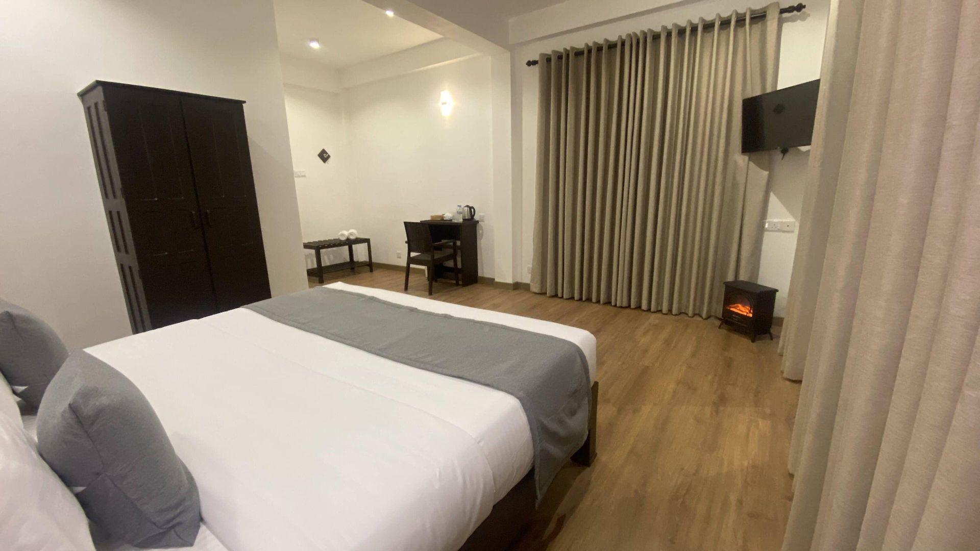 Hotel Queens Mount Glen Heights