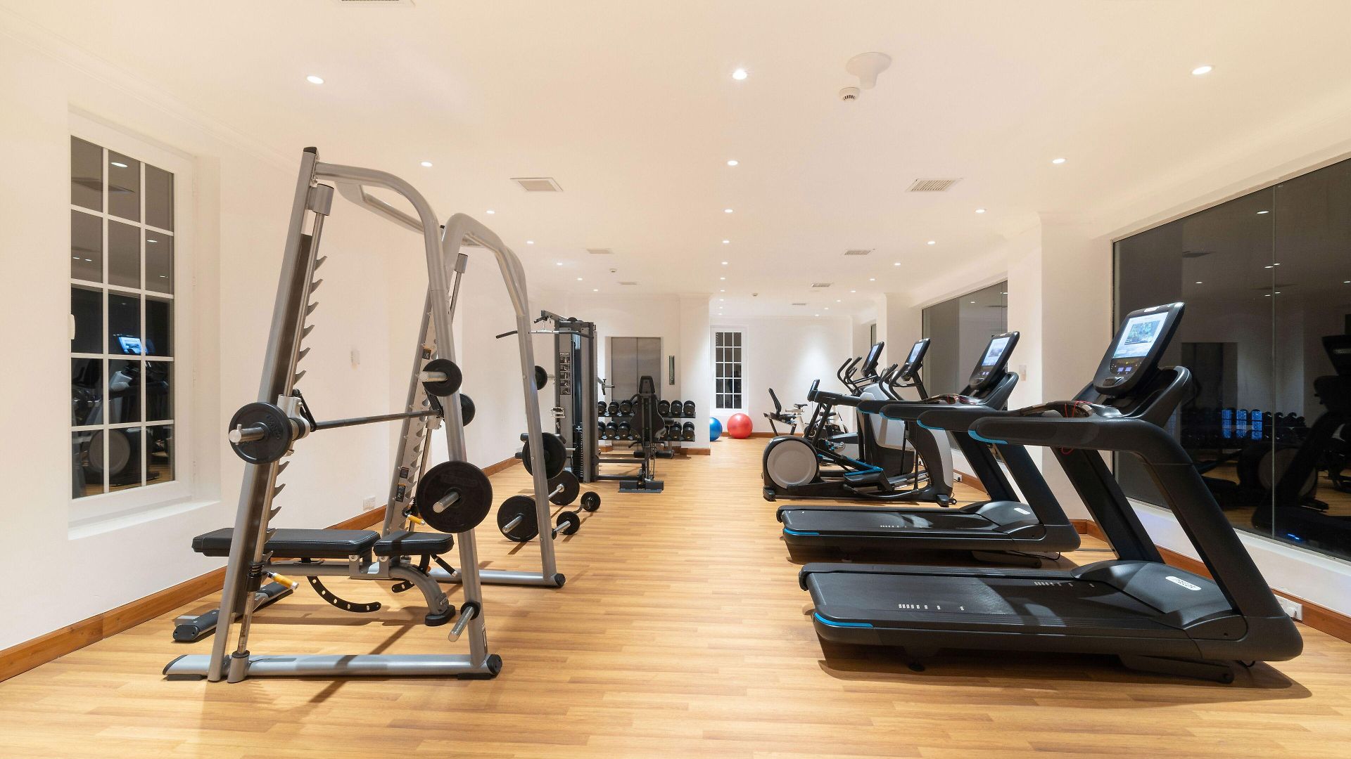 Araliya Red - Budget Friendly Hotel- Where Find Stunning 360 Panoramic View Of 4* Nuwara Eliya