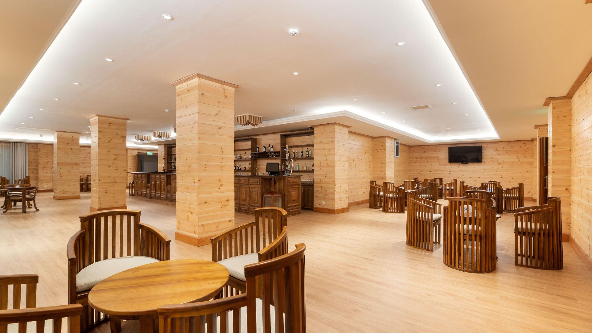 Araliya Red - Budget Friendly Hotel- Where Find Stunning 360 Panoramic View Of