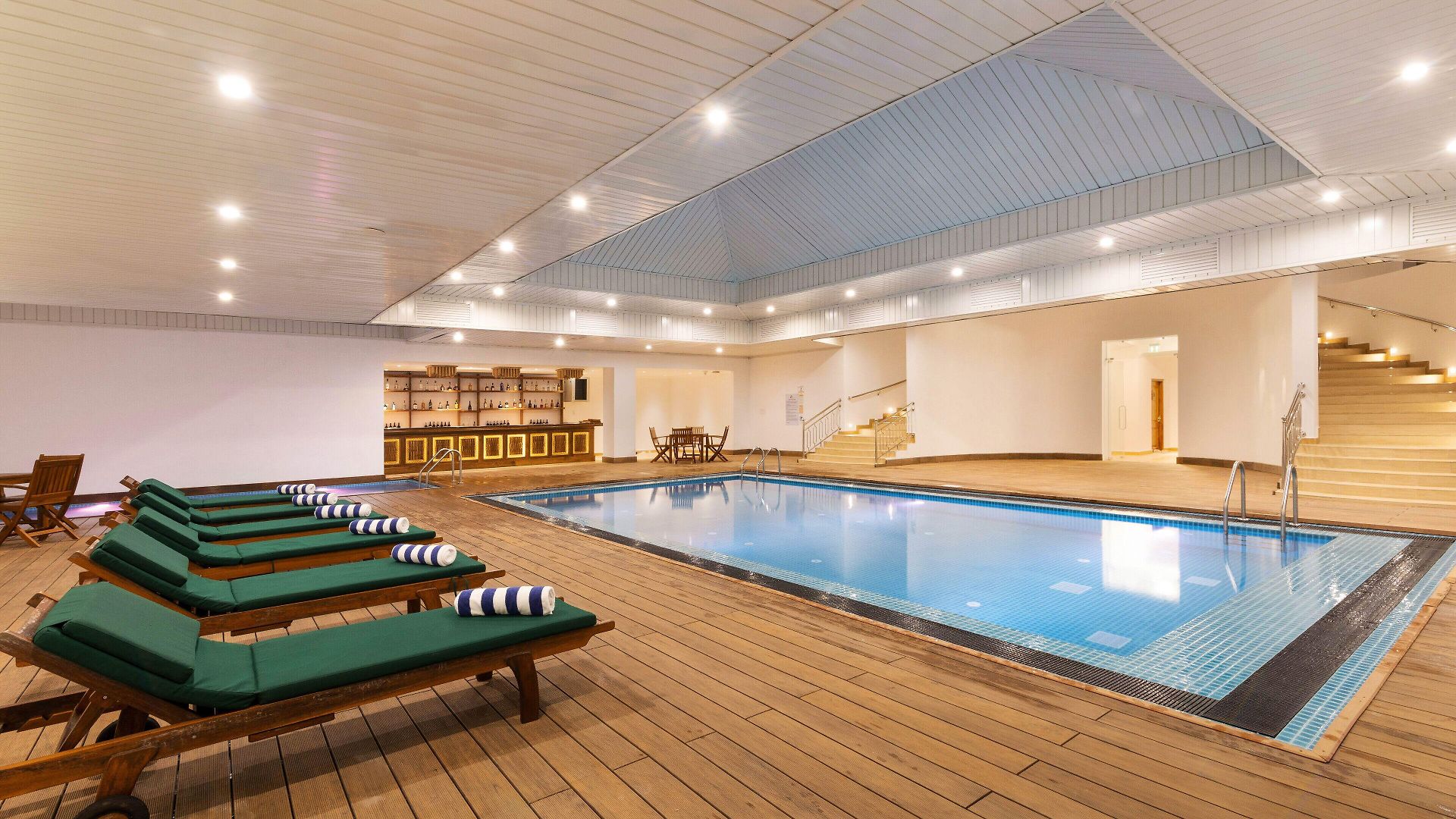 Hotel Araliya Red - Budget Friendly Hotel- Where Find Stunning 360 Panoramic View Of 4*