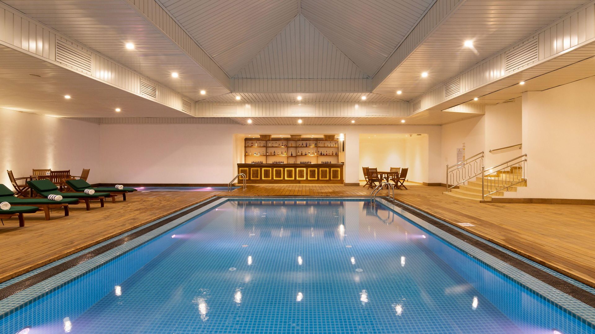 Hotel Araliya Red - Budget Friendly Hotel- Where Find Stunning 360 Panoramic View Of 4*