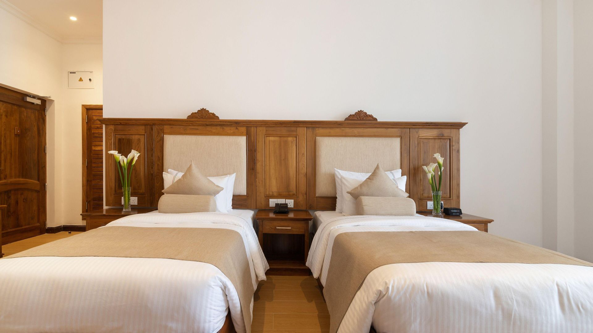 Araliya Red - Budget Friendly Hotel- Where Find Stunning 360 Panoramic View Of 4* Nuwara Eliya