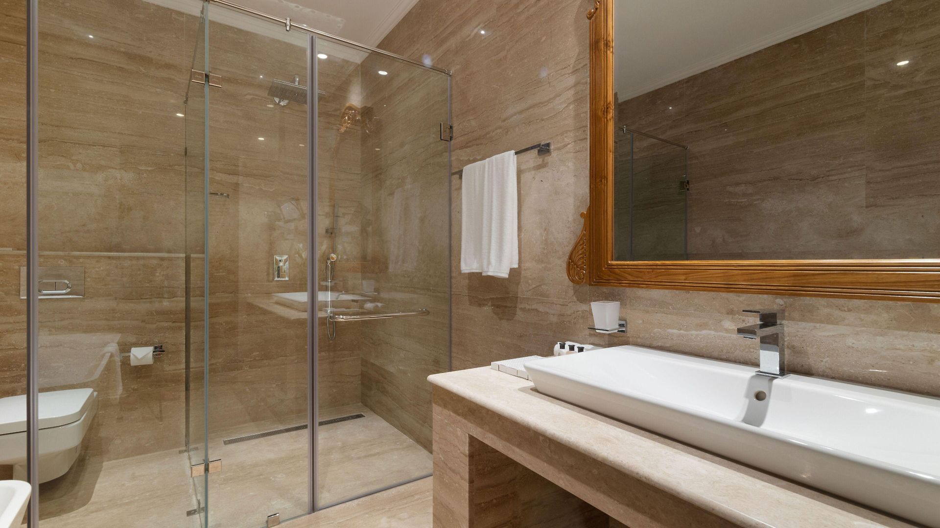 Hotel Araliya Red - Budget Friendly Hotel- Where Find Stunning 360 Panoramic View Of