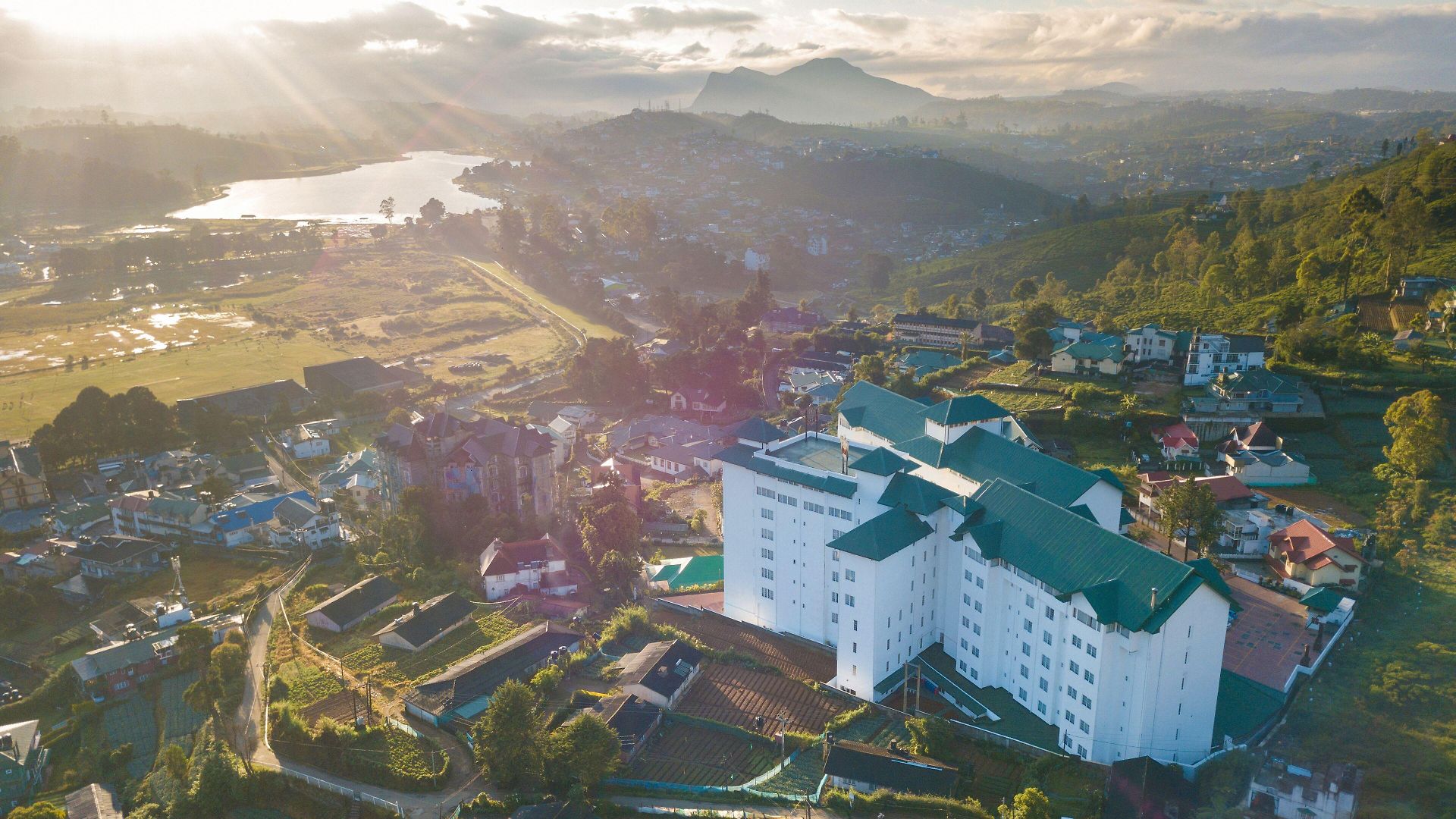Araliya Red - Budget Friendly Hotel- Where Find Stunning 360 Panoramic View Of Hotel Nuwara Eliya