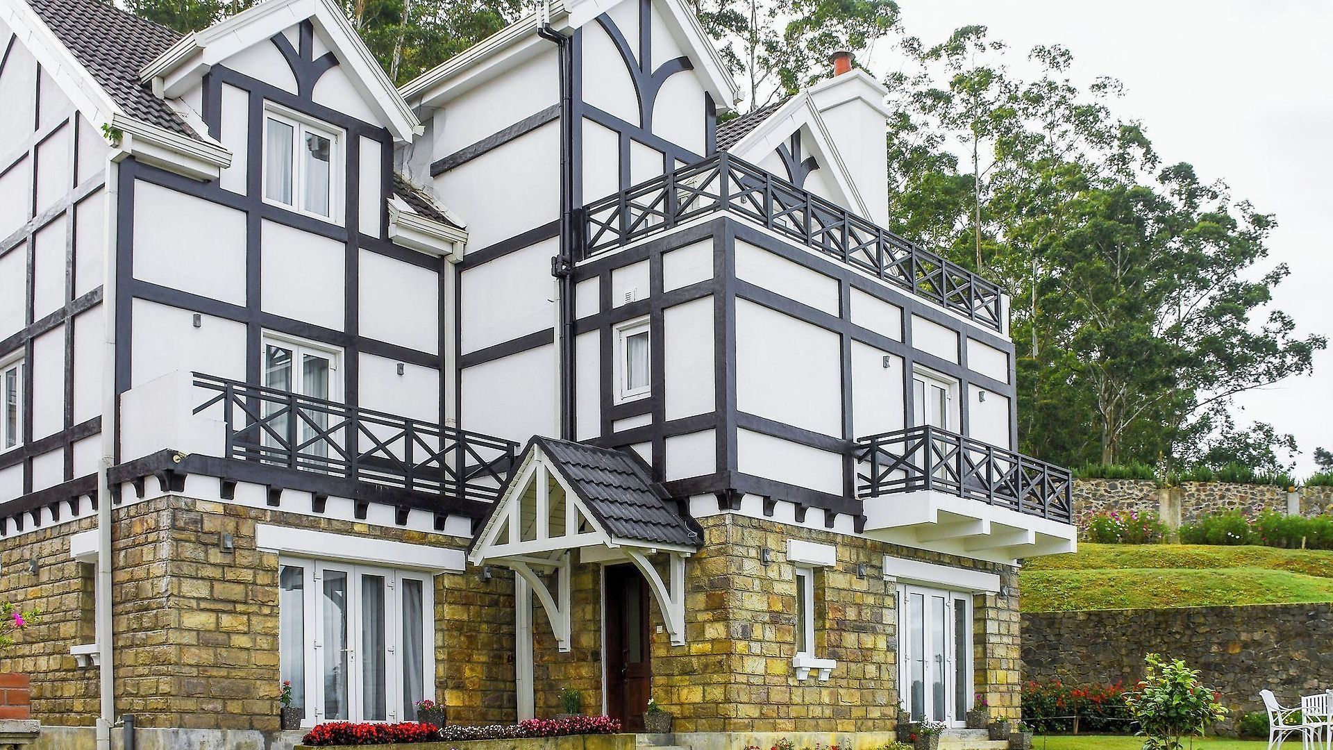 Little England By Joes Hotel