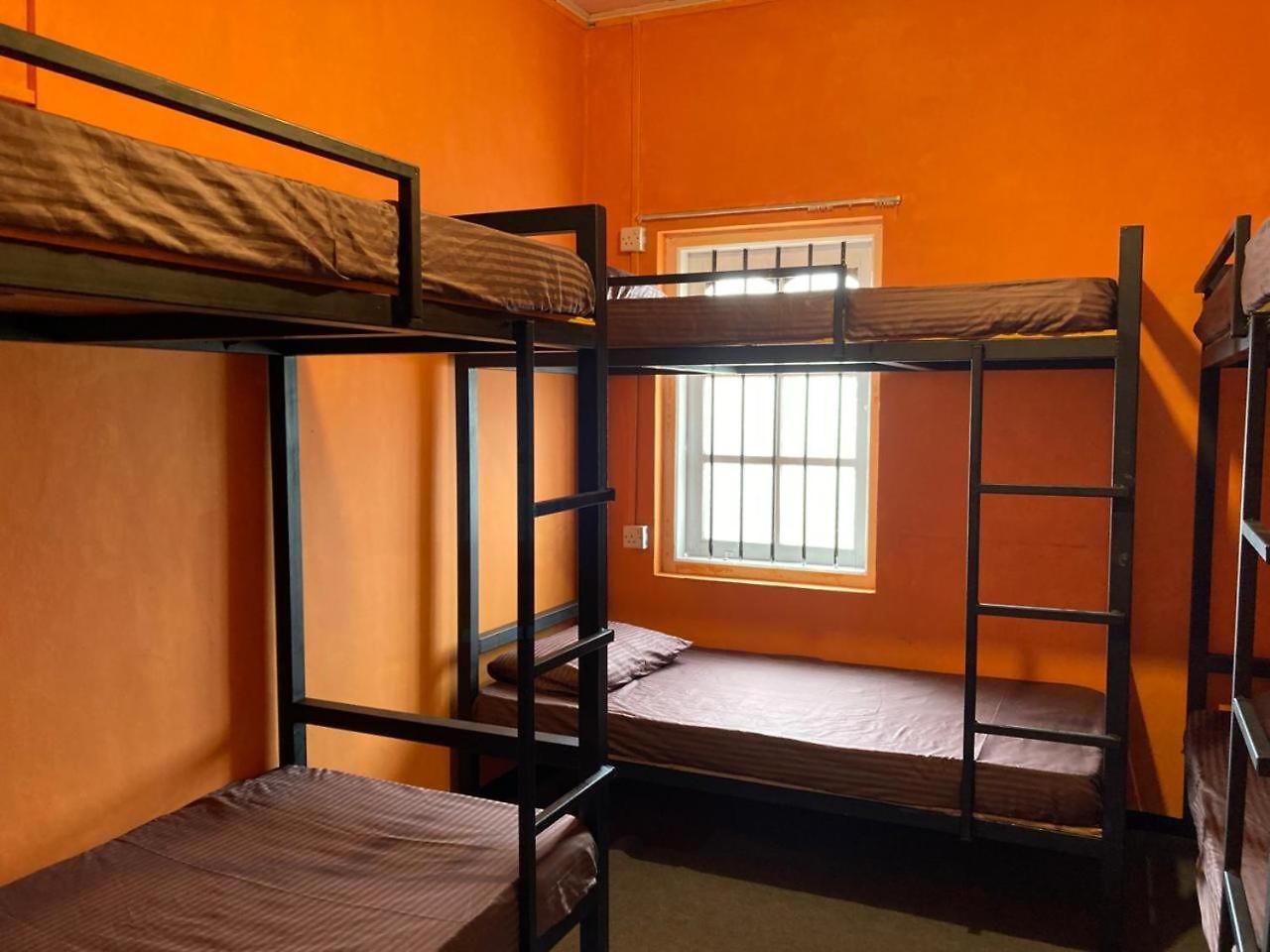 C'est La Vie Hostel *