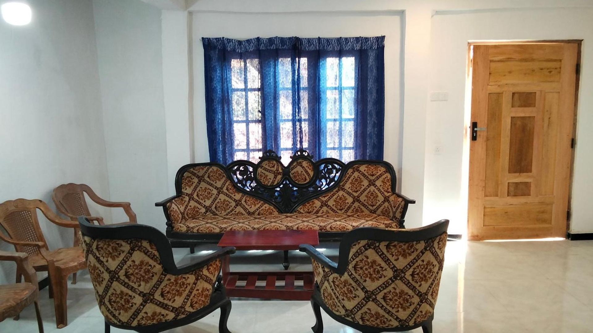 Rashini Mountain View Lodge *
