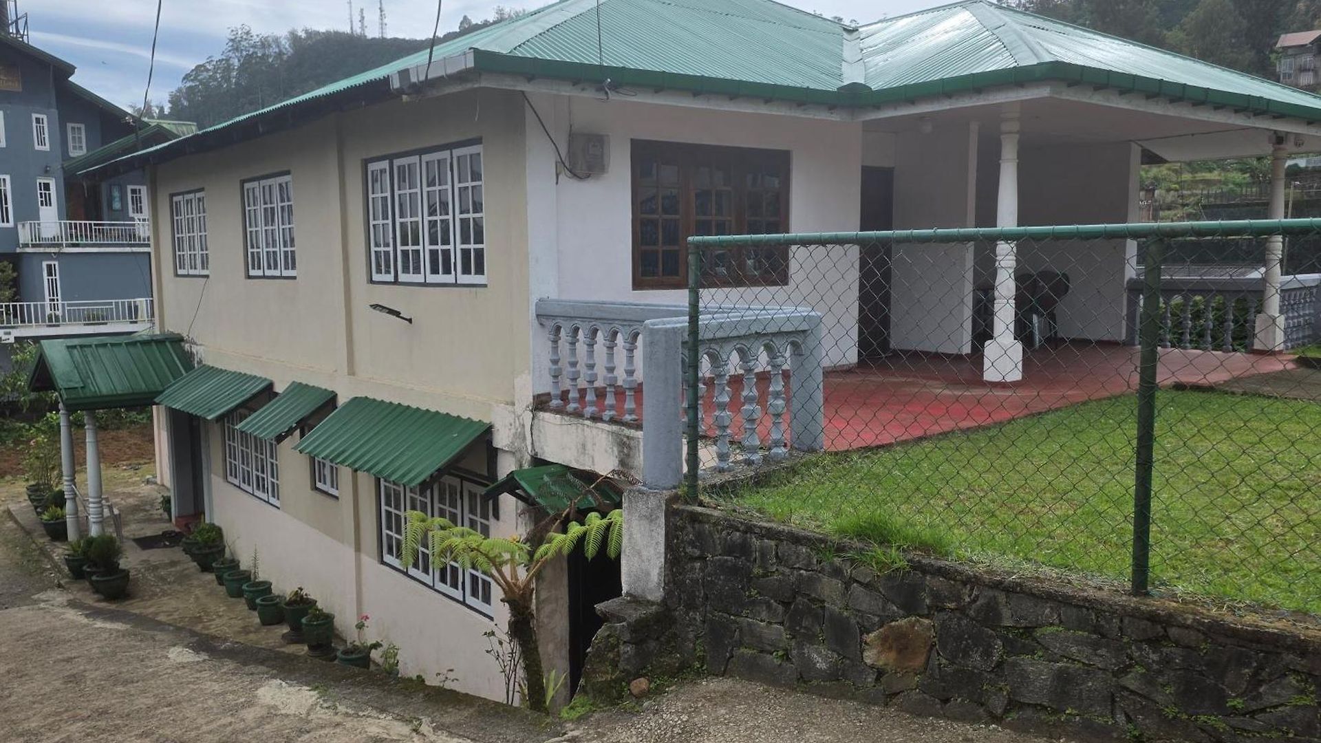 Le Grand Chateau Homestay *