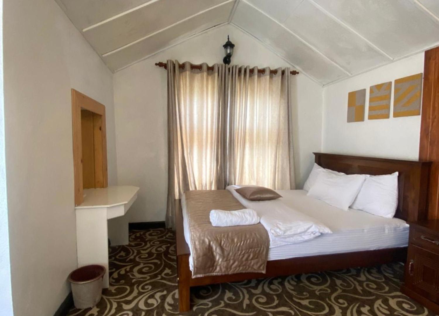 Peak View Hotel *