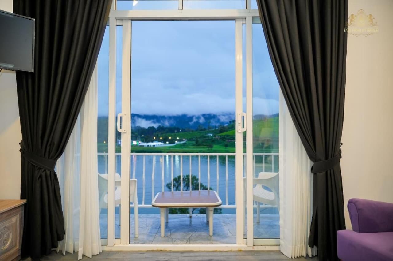 King Castle Front By Laksam Hotel