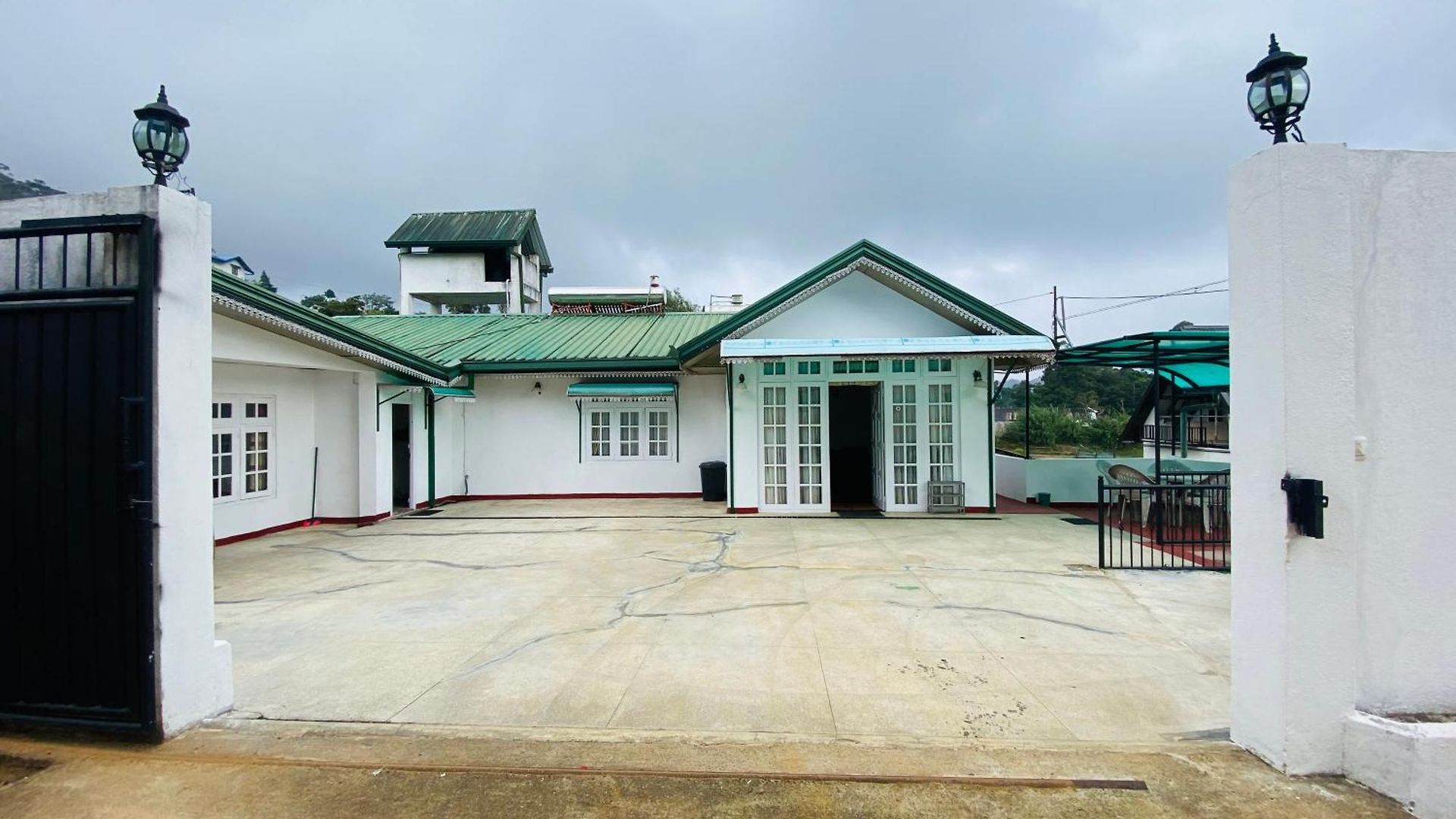 Hotel R R I Luxury Nuwara Eliya